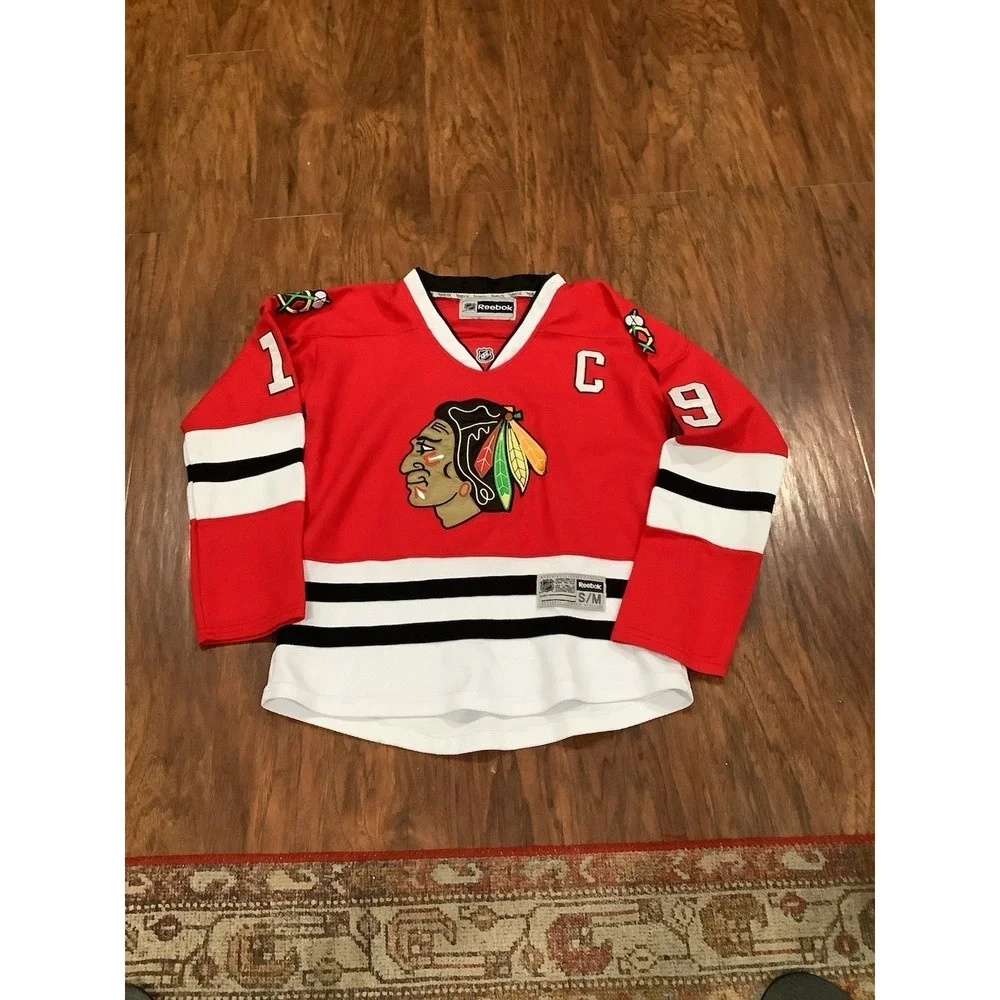 Reebok Chicago Blackhawks Jersey NHL Hockey Youth Size S/M Jonathan Toews #19 C